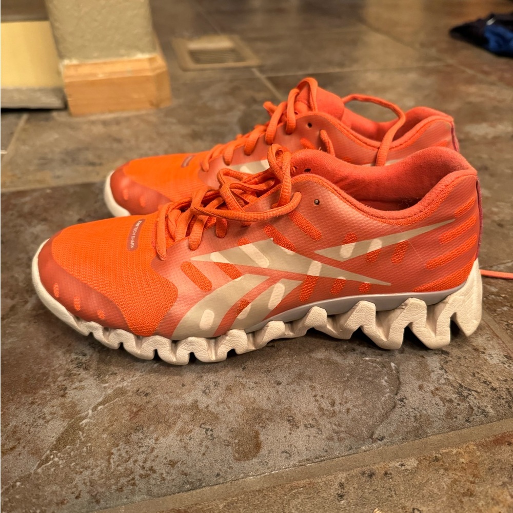 Rebook tennis shoes